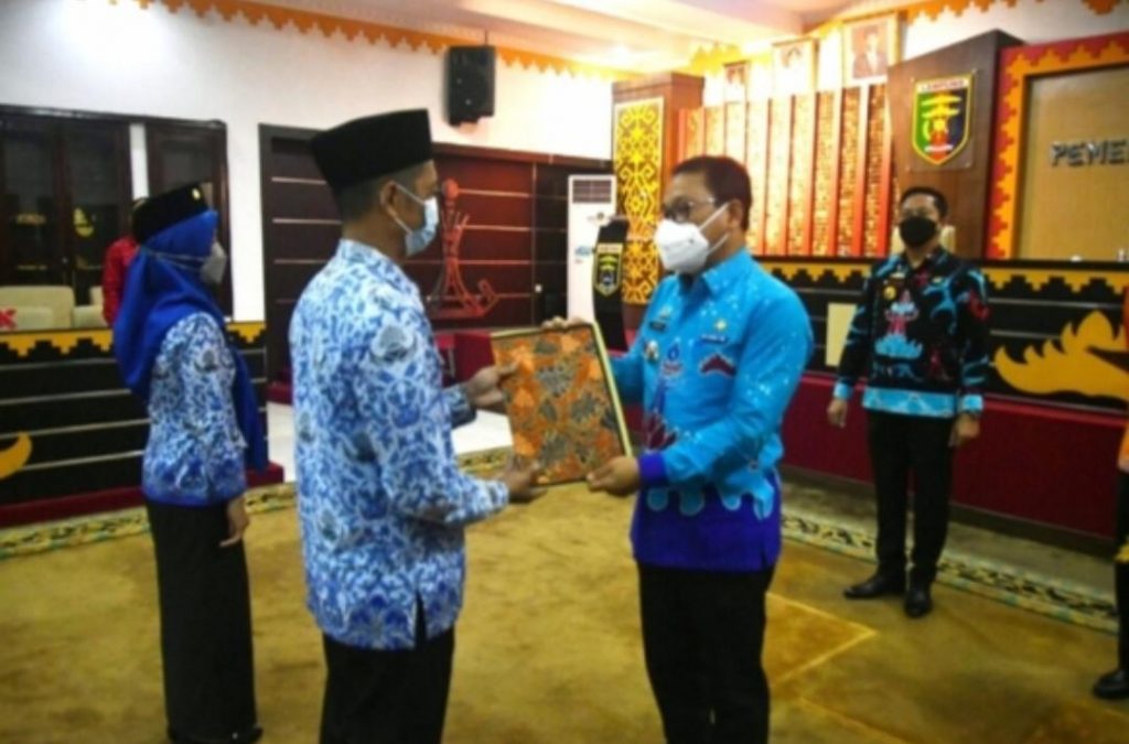 Wali Kota Metro Serahkan 66 SK  Kenaikan Pangkat Aparatur Sipil Nega