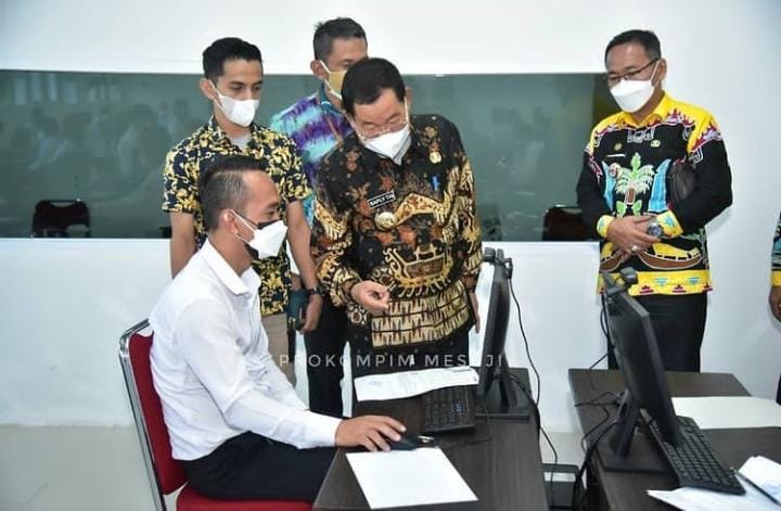 Hari Pertama Pelaksanaan SKD Calon Aparatur Sipil Negara, Bupati Mesuji Turun Kelokasi