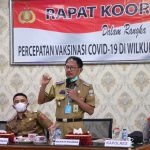 Bupati Pesibar Ikuti Jalan Nya Rapat Percepatan Vaksinasi Covid-19 Di Ruang Rupatama Polres Lambar
