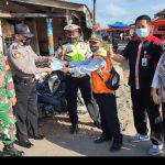 Mantap, Mawan Tukang Parkir Pasar Bagikan Masker