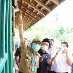 Bupati Pesisir Barat, Targetkan Daerah Terisolir terang menderang