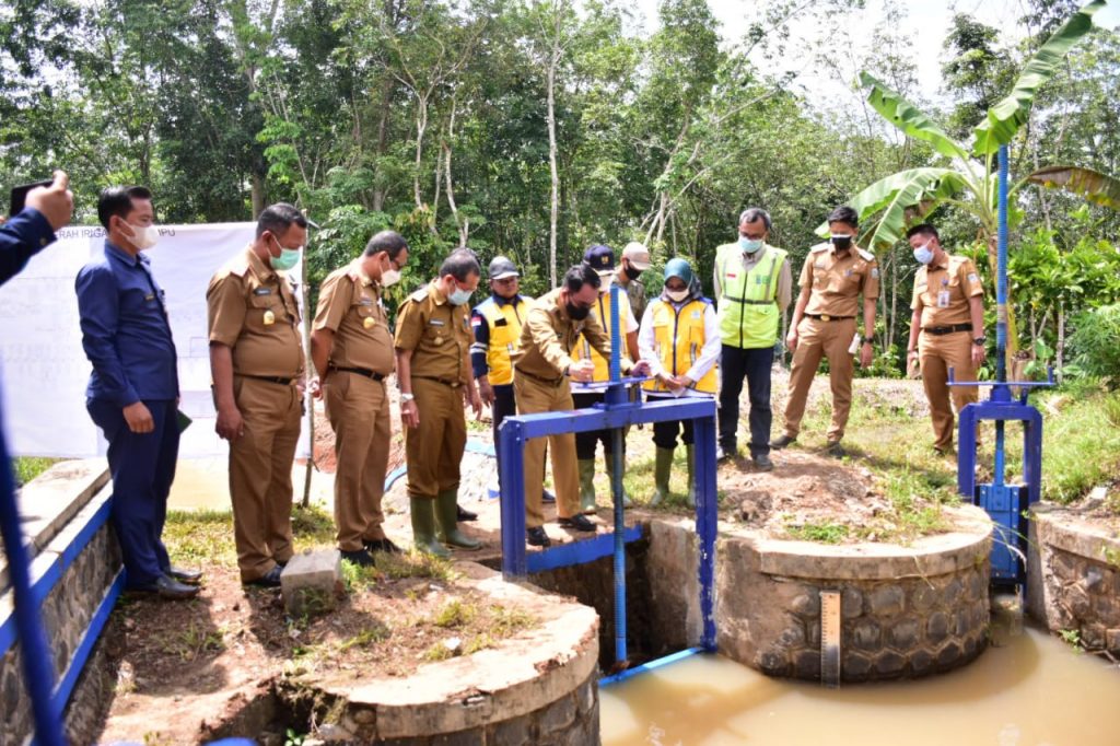Bupati Adipaty Hadiri Pelaksanaan Running Test Saluran Irigasi Way Umpu