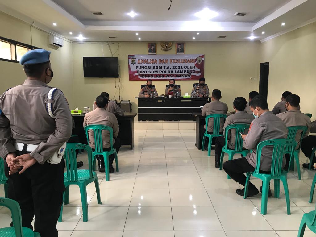 Biro SDM Polda Lampung Analisa dan Evaluasi Fungsi SDM T.A. 2021 serta Supervisi Vaksinasi di Polres Way Kanan.