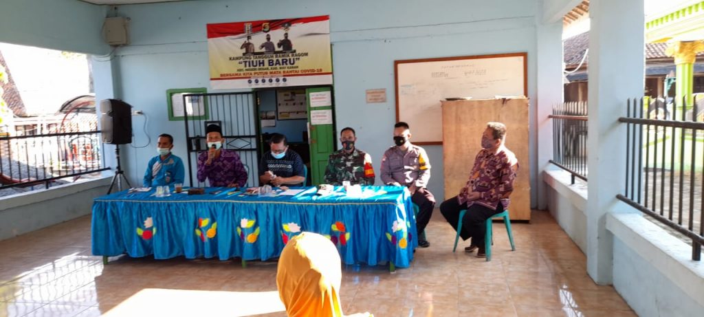 Sertu Paijo Komsos Di Kampung Tiuh Baru