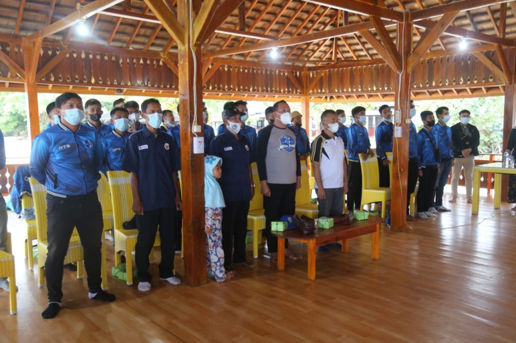 Ini Pesan Bupati Pesibar, Saat Pelepasan Kontingen Krui FC Dalam Liga III Zona Lampung