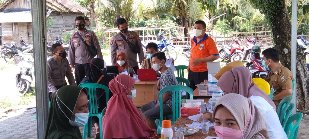 Jajaran Aparat Pekon Sumber Agung, Menyelenggarakan Vaksinasi Tahap Pertama