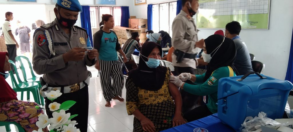 Masyarakat Tanjung Jati Pesisir Selatan Antusias, Daptarkan Diri Untuk Vaksinasi