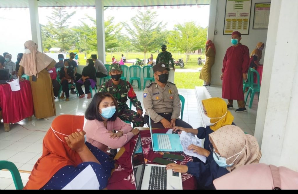 Polsek Negeri Besar Beri Pengamanan 362 Pelajar dan Masyarakat Umum Vaksin Covid 19.