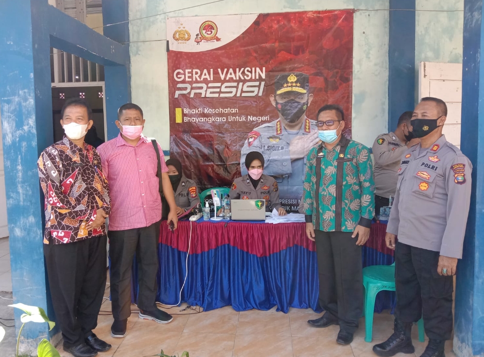 POLRES LAMPUNG BARAT LAKSANAKAN VAKSINASI MERDEKA 1.736 MASYARAKAT TERVAKSIN DI LAMPUNG BARAT DAN PESISIR BARAT