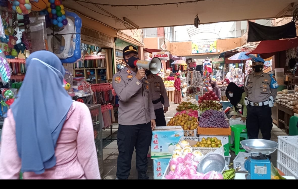 Kapolsek Terbanggi Besar AKP.Made Silpa Yudiawan.SH,S,ik,MH Woro Woro Ke Plaza Bandar Jaya Agar Warga Segera Ikuti Vaksinasi