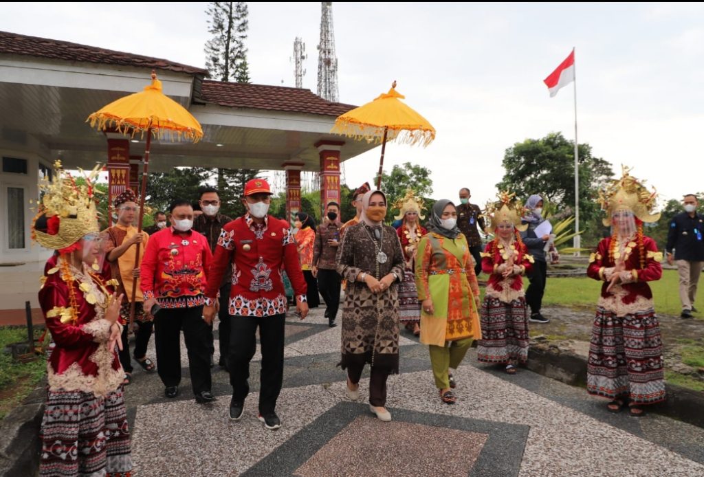 Hj.Riana Sari Arinal.SH : Berbicara Soal Destinasi Wisata LampungBarat Ini Hebatnya