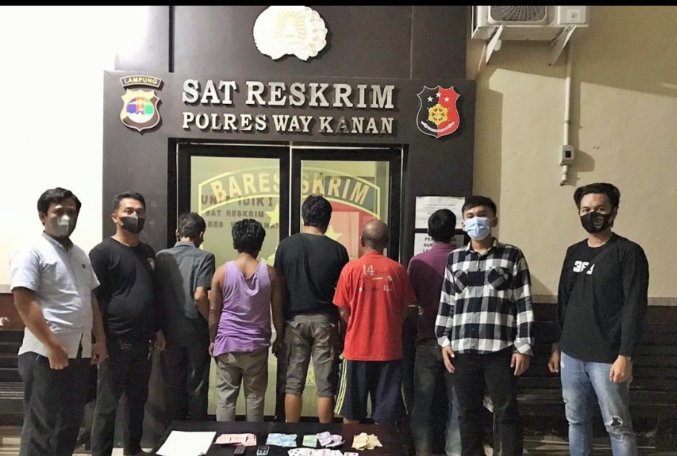 Asik Judi Remi Lanay, Lima Warga Sidoarjo Digulung Polres Way Kanan