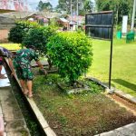 Bersih Itu Indah Babinsa Koramil 422-07/Batu Brak Bersihkan Sekitaran Makoramil