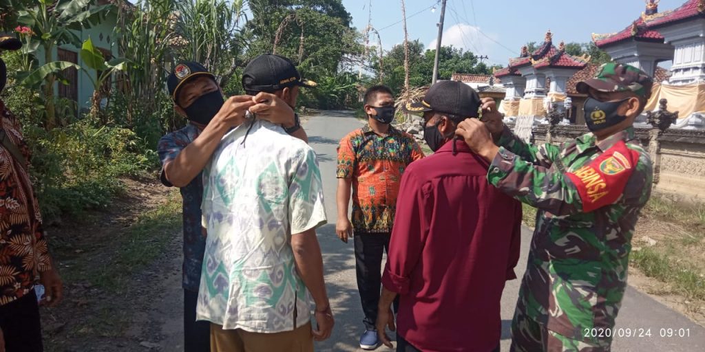 Serda SH.Nainggolan Dan Aparatur Kampung Terapkan Prokes Ke Warga Binaan