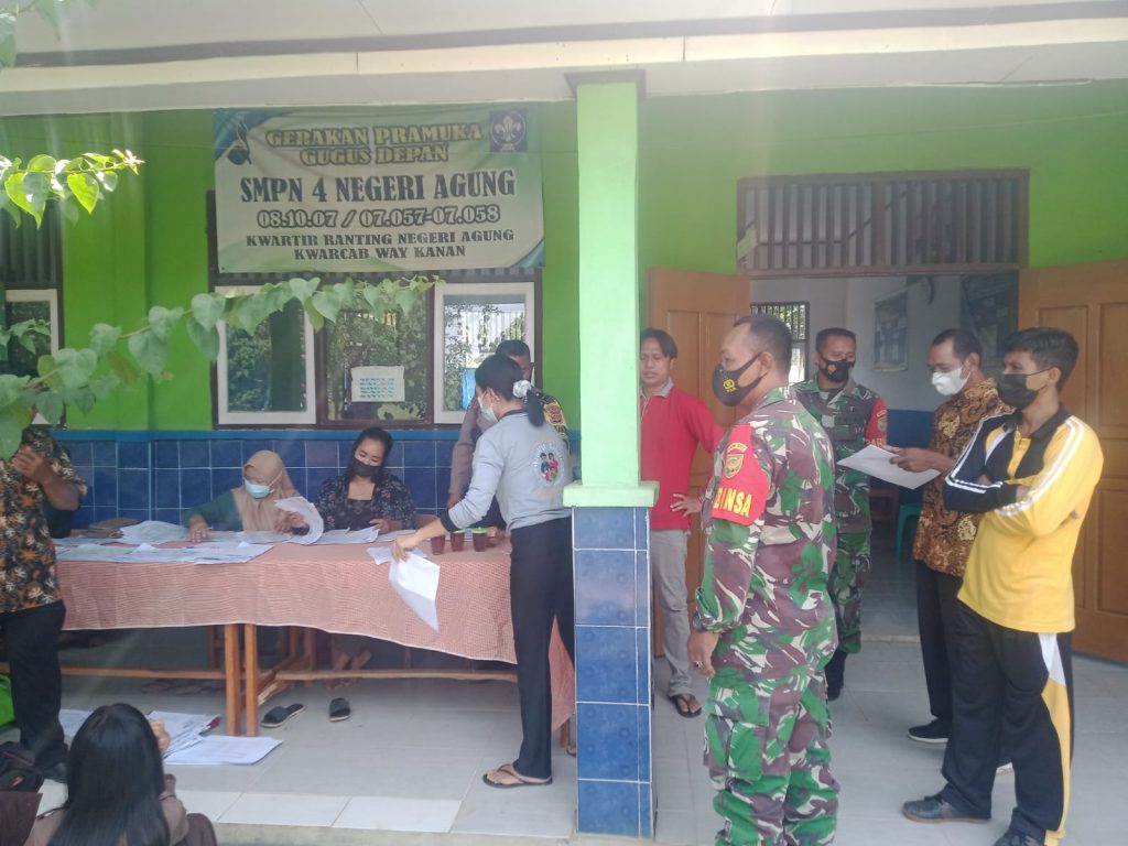 Serda Edi Suryadi Dampingi Vaksinasi SMPN 04 Negri Agung