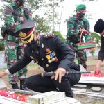 Peringati Hari Pahlawan Ke-76 Kapolres Lampung Barat AKBP Hadi Saepul Rahman S.I.K Laksanakan Upacara Di Lapangan Pemda Lambar Selanjutnya Ziarah Dan Tabur Bunga Di Makam Pahlawan Liwa👇👇👇