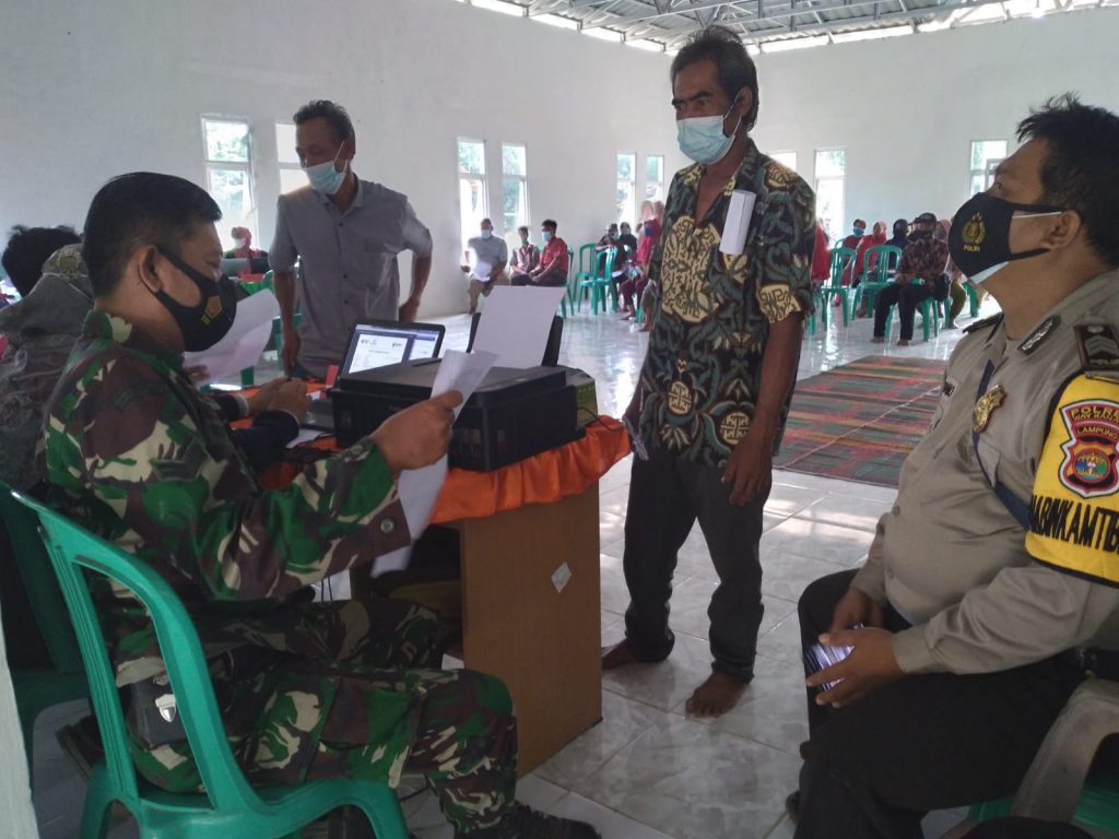 Babinsa Koramil 427-01/Pkr Gelar Vaksinasi Dengan Warga Binaan