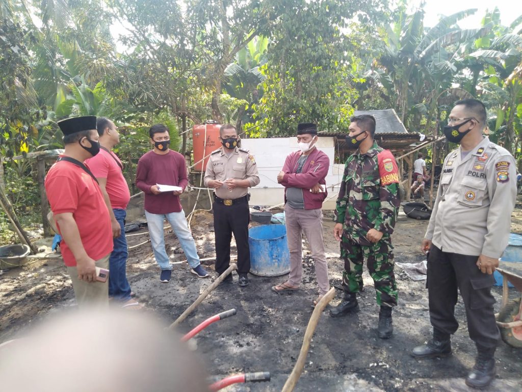 Babinsa Gotong Royong Di Kampung Serupa Indah