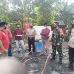 Babinsa Gotong Royong Di Kampung Serupa Indah