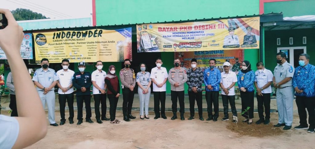 Kunker Ke Lampung Barat Dirlantas Polda Lampung Kombes Pol Romdhon Tinjau E -Samdes  Di Pekon Trimulyo Kecamatan Gedung Surian.