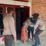 Polsek Pakuan Ratu Berikan Bansos Kepada Warga