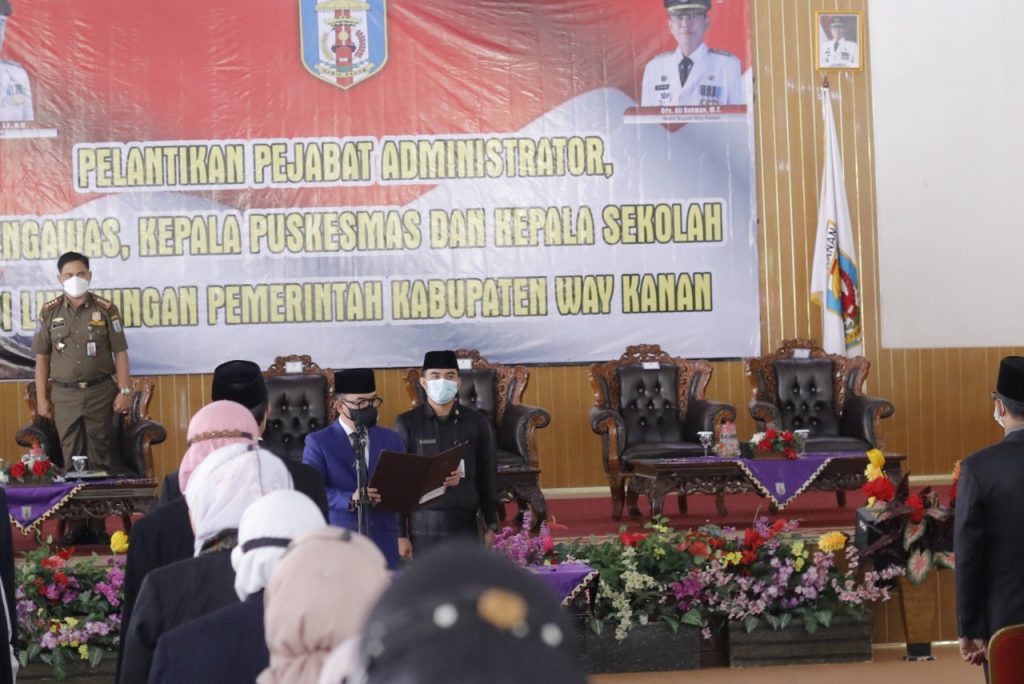 Bupati Adipati Lantik Pejabat Administrator, Pengawas Dan Kepala Puskes