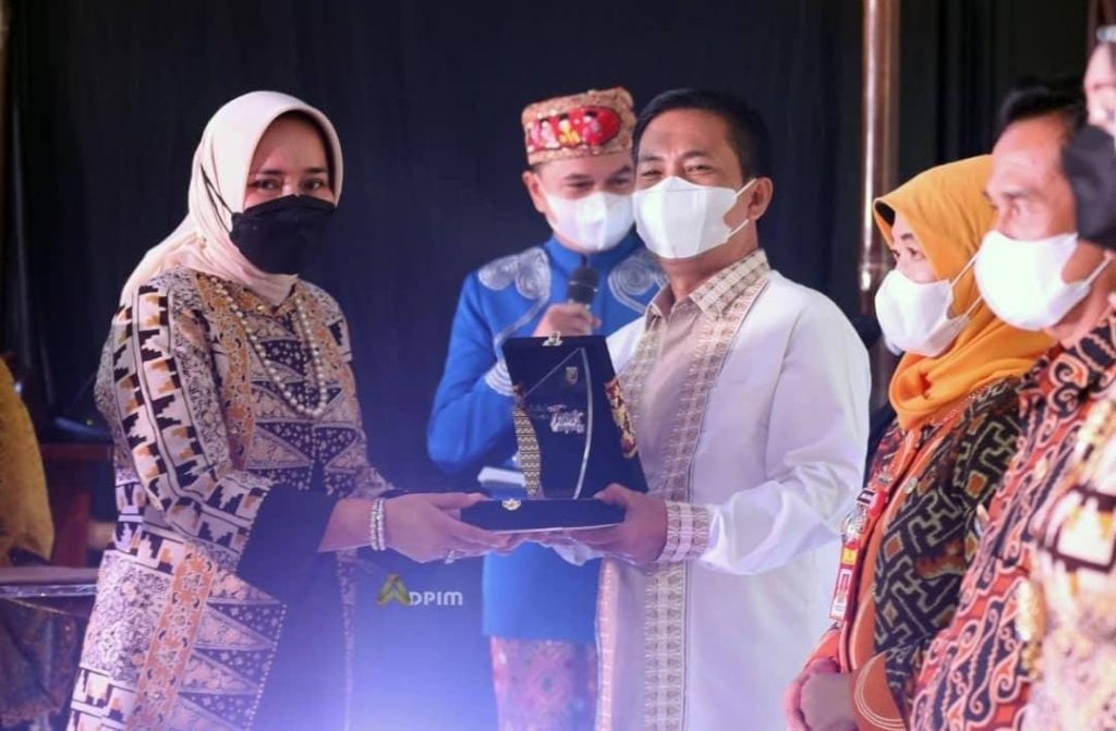 Pemkab Way Kanan Raih Juara Satu Stand Terbaik Festival Kemilau Tapis