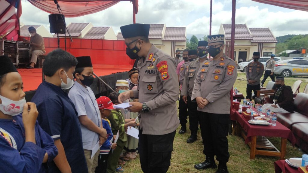 Peringati Maulid Nabi Muhamad 1443 Hijriah Kapolres Lampung Barat AKBP.Hadi Saepul Rahman Santuni Puluhan Yatim Piatu👇👇👇🙏🙏