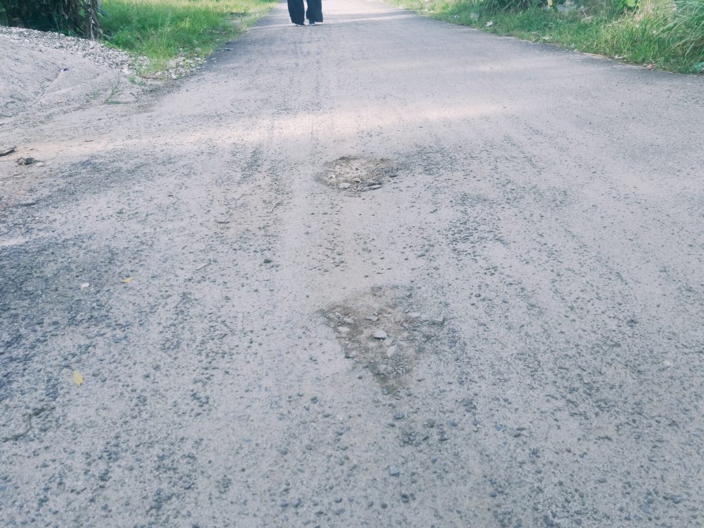 Belum Lama Dibangun Peningkatan Jalan SD 2 Giham Sukamaju Kecamatan Sekincau Sudah Berlubang