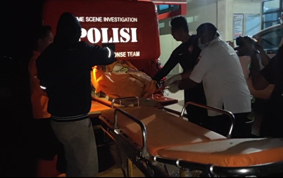 Mayat Dalam Karung Di Temukan Tanpa Identitas Autopsi Di Lakukan Di RS Bhayangkara Bandar Lampung .