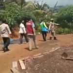 Polsek Sekincau  Polres Lampung Barat Menyisir Wilayah Perbatasan Way Kanan  Dalam Giat Vaksinasi  Secara Door to Door Ke Rumah Rumah Warga 👇👇👇