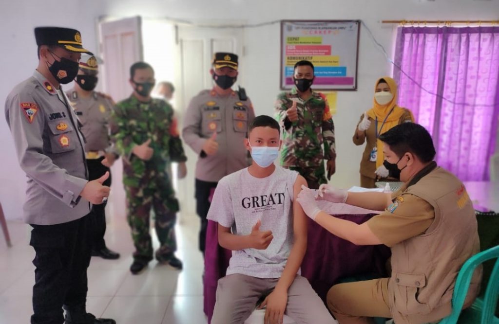 Wakapolres Way Kanan Tinjau Vaksinasi Dosis 2 di Blambangan Umpu