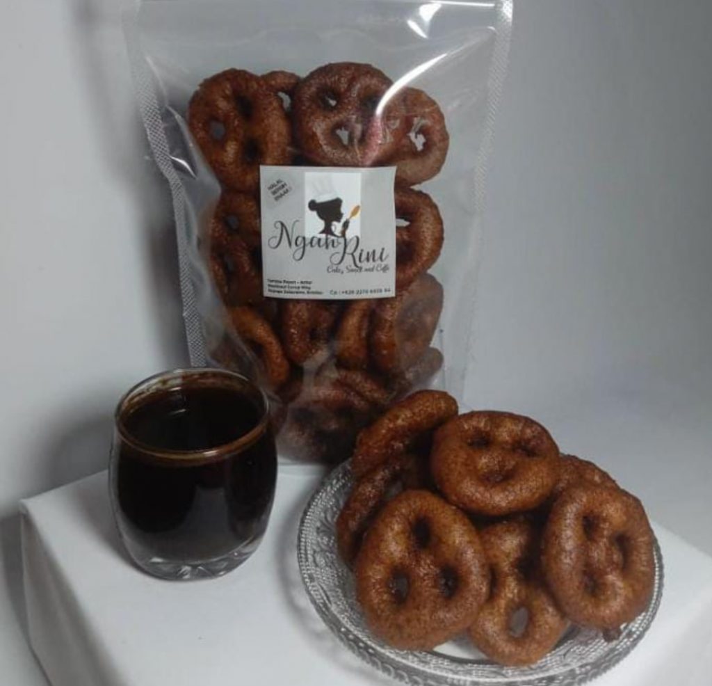 Kue Cucukh  Olahan Ibu Ibu Kelompok Wanita Tani (Kwt) Tunas Mandiri  Pekon Sukarami Kecamatan Belalau Memiliki Rasa Legit, Gurih, Dan Nikmat👇👇👇