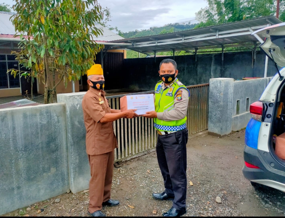Peringati Hari Pahlawan 10 November 2021 Satlantas Polres Lampung Barat Kunjungi Para Veteran Serta Berikan Tali Asih👇👇👇