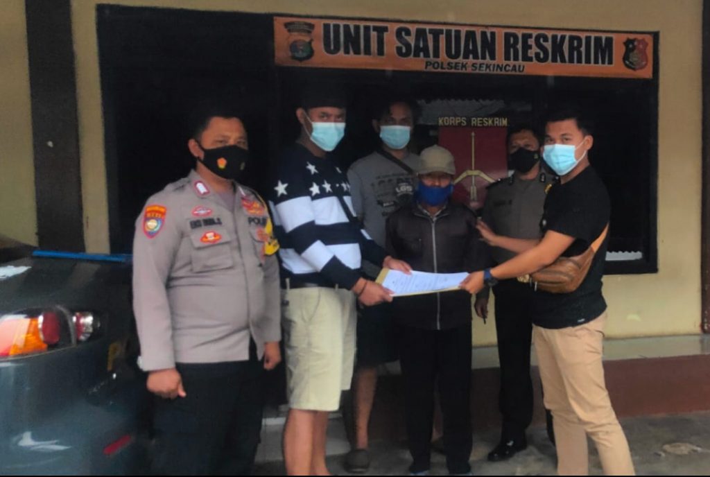 9 Orang Telah Di Amankan Kini 1 Lagi DPO Menyerahkan Diri Ke Polsek Sekincau Dalam Kasus Pembunuhan Mayat Dalam Karung 👇👇👇