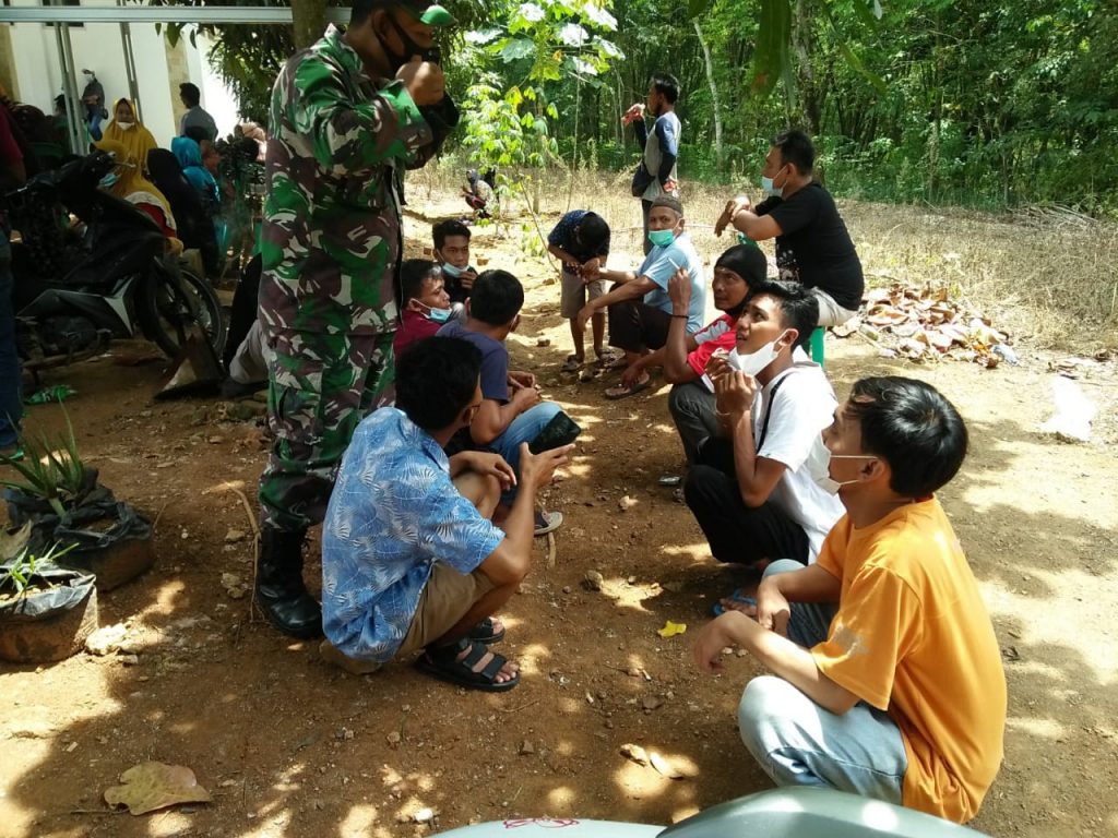 Babinsa Negri Agung Laksanakan Penegakan Dan Pendisiplinan PPKM Mikro