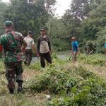 Babinsa Gotong Royong Bersama Masyarakat