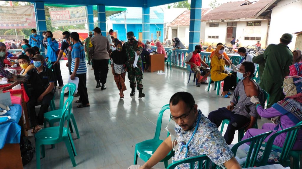 Babinsa Komsos Dan Sosialisasi Pemakaian Masker