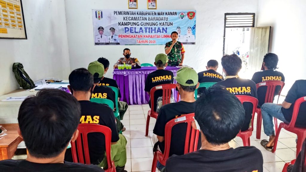 Babinsa Dan Bhabinkamtibmas Latih Linmas Disiplin Dan Wawasan Kebangsaan