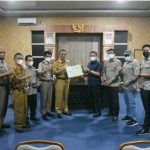 Wakil Bupati Way Kanan Serahkan Sertifikat Tanah Hibah Kepada KPU