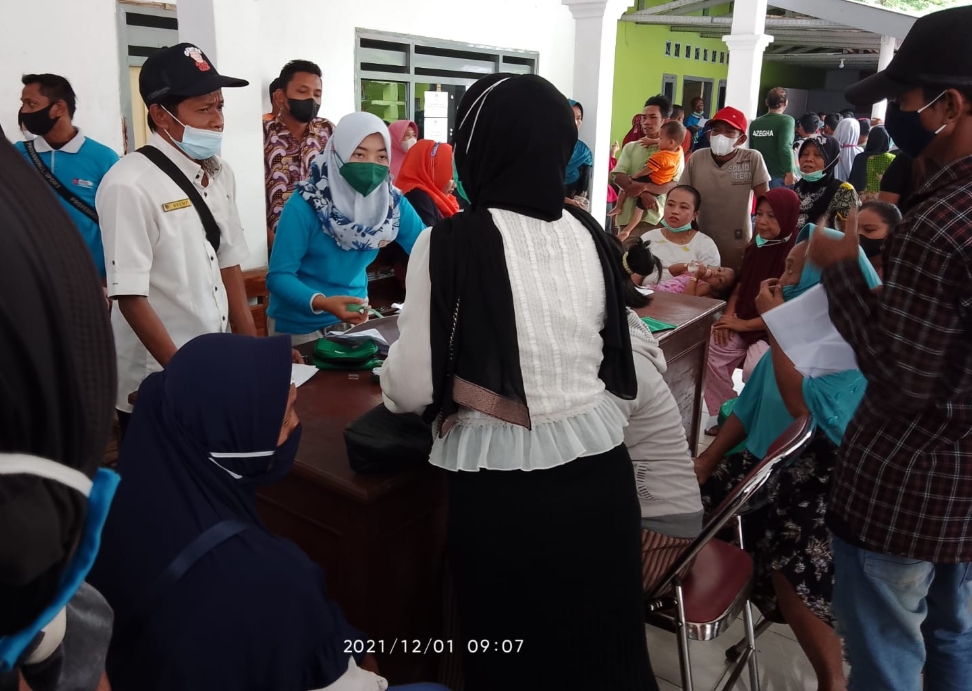 Warga Gambirono Mengeluh Terkait keterlambatan Penyedia Fasilitas Vaksinasi Di Balai desa Gambirono