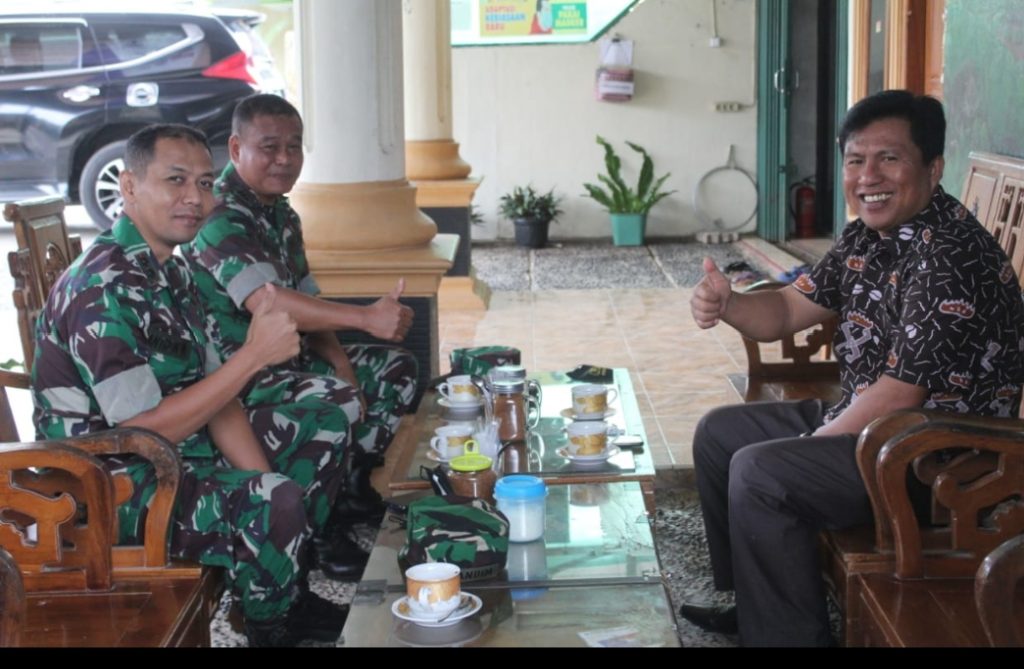 Dandim  0422/LB LetKol  Czi  Anton Wibowo Kunjungi Kedai Kopi Ratu Luwak Liwa.