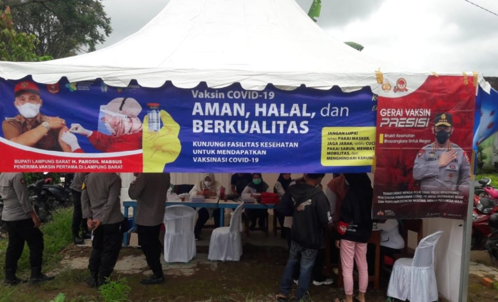 GasPool  Polres Lampung Barat Polsek Sekincau Laksanakan Vaksinasi Covid-19 Ditempat Pesta👇👇👇