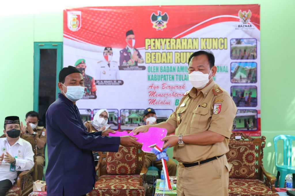 Bupati Tulang Bawang Dr. Hj Winarti S.E. M.H Hadiri Acara Serah Terima Kunci Bantuan Bedah Rumah oleh BAZNAZ