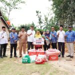 Bupati Novriwan Serahkan Bantuan untuk Korban Kebakaran