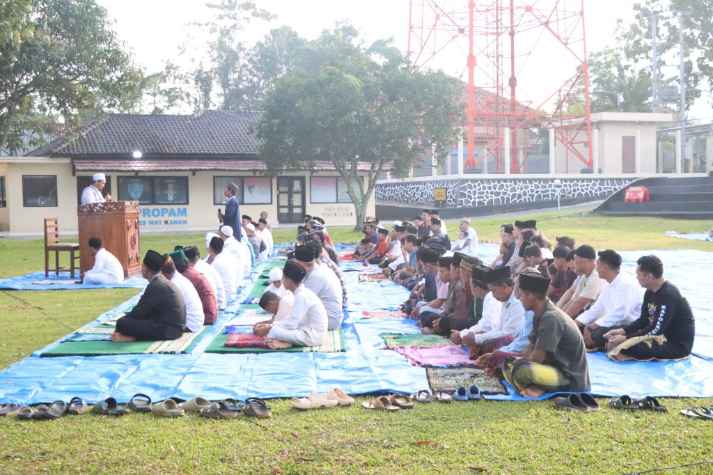Idul Adha 1446 H, Polres Way Kanan Gelar Sholat Bersama dan Penyembelihan Hewan Kurban