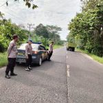 Polsek Way Tuba Gelar Patroli dan Sosialisasi Layanan Call Center 110 di Kampung Way Tuba