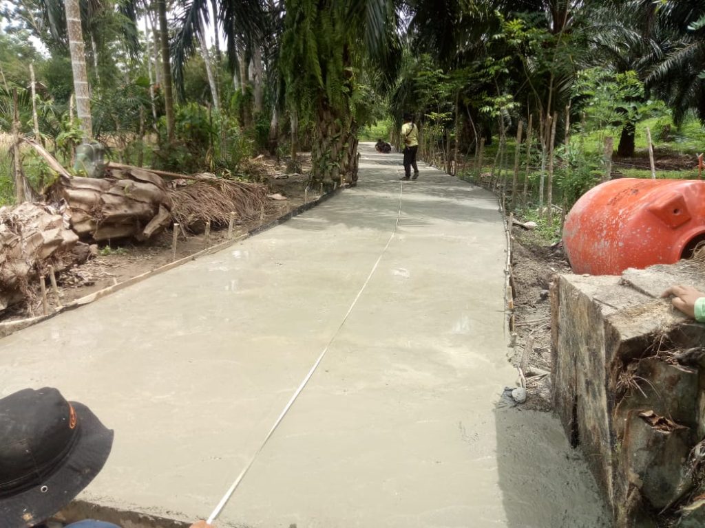 Pemerintah Desa Jawi Bangun Jalan Rabat Beton Angaran Dana Desa Tahun 2024.