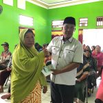 Peratin Pekon Marang Bersama Jajaran, Bagikan BLT – DD Tahap I Kepada 33 KPM