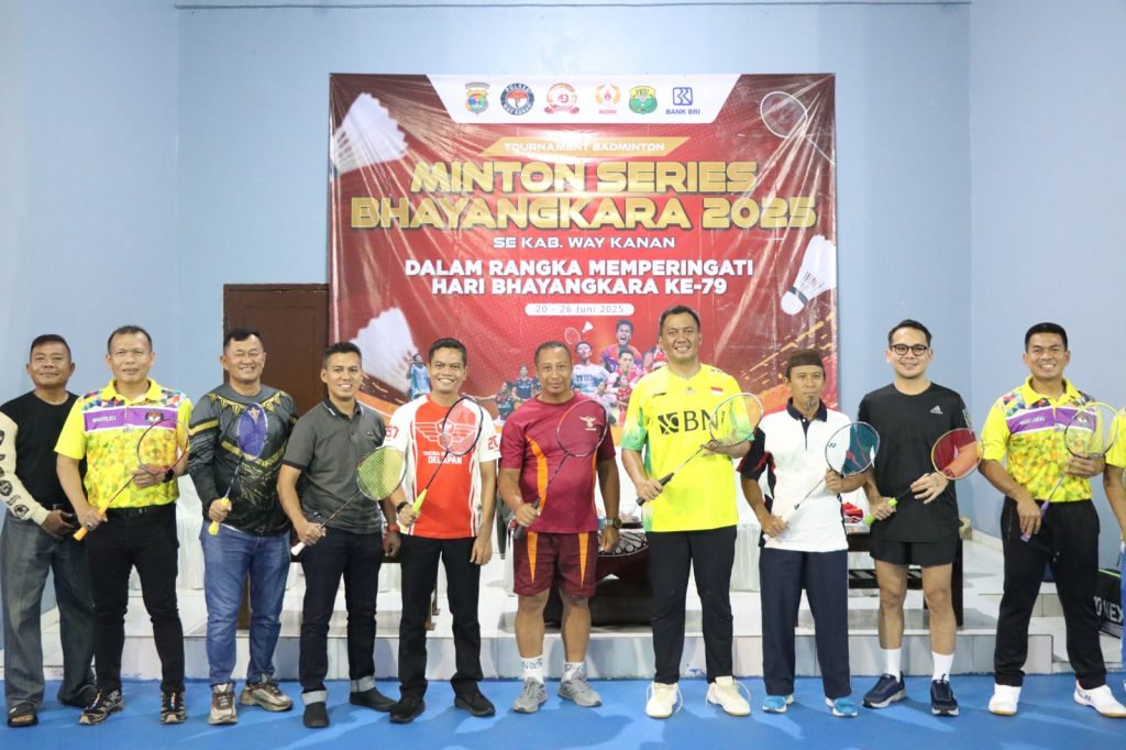 Semarak Hari Bhayangkara Ke-79, Polres Way Kanan Menggelar Turnamen Bulutangkis Kapolres Cup